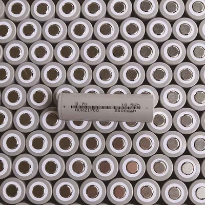 Cylindrical 21700 Lithium Ion Battery Cells Rechargeable 3.7V 5000Mah